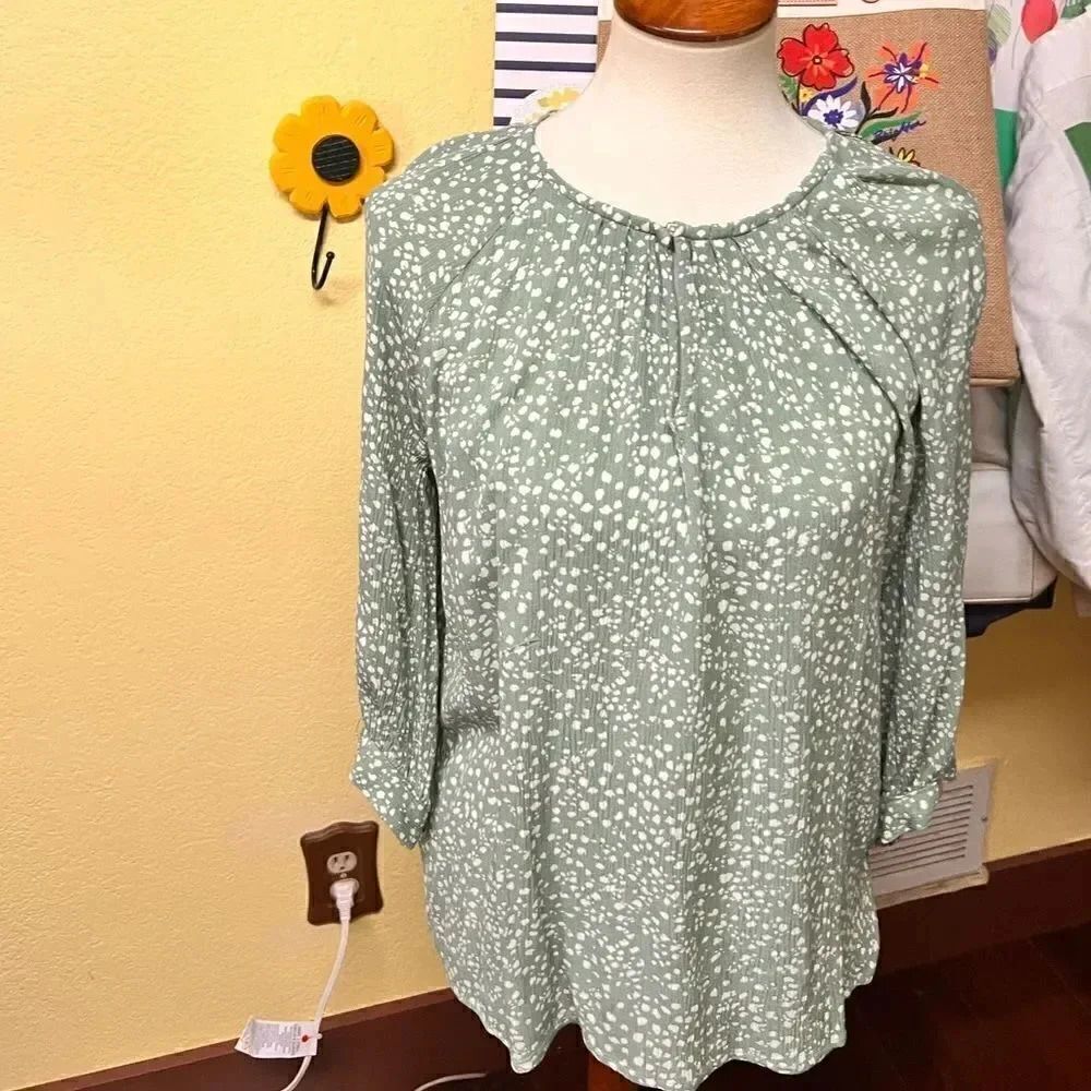 NWOT Maurice Green With White 3/4 Sleeved Blouse #YC22